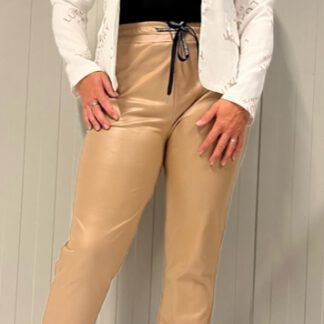 beige broek